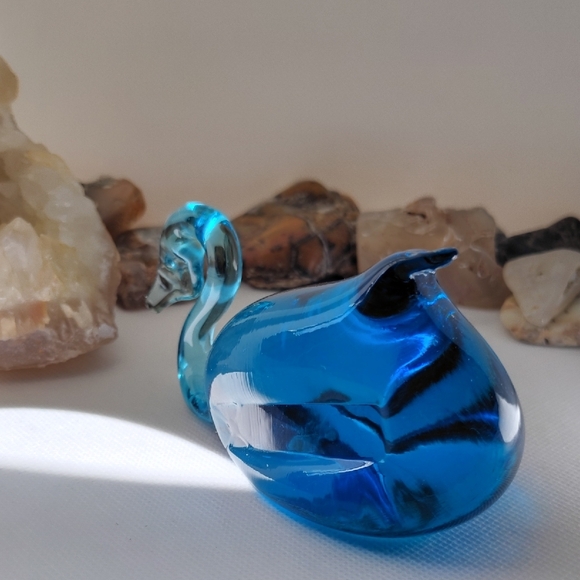 Vintage Blue Art Glass Swan Figurine Paperweight - Picture 6 of 11